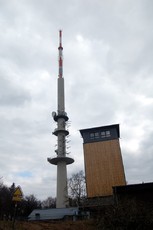 WDR-Sender Nordhelle_und Robert-Kolb-Turm.JPG